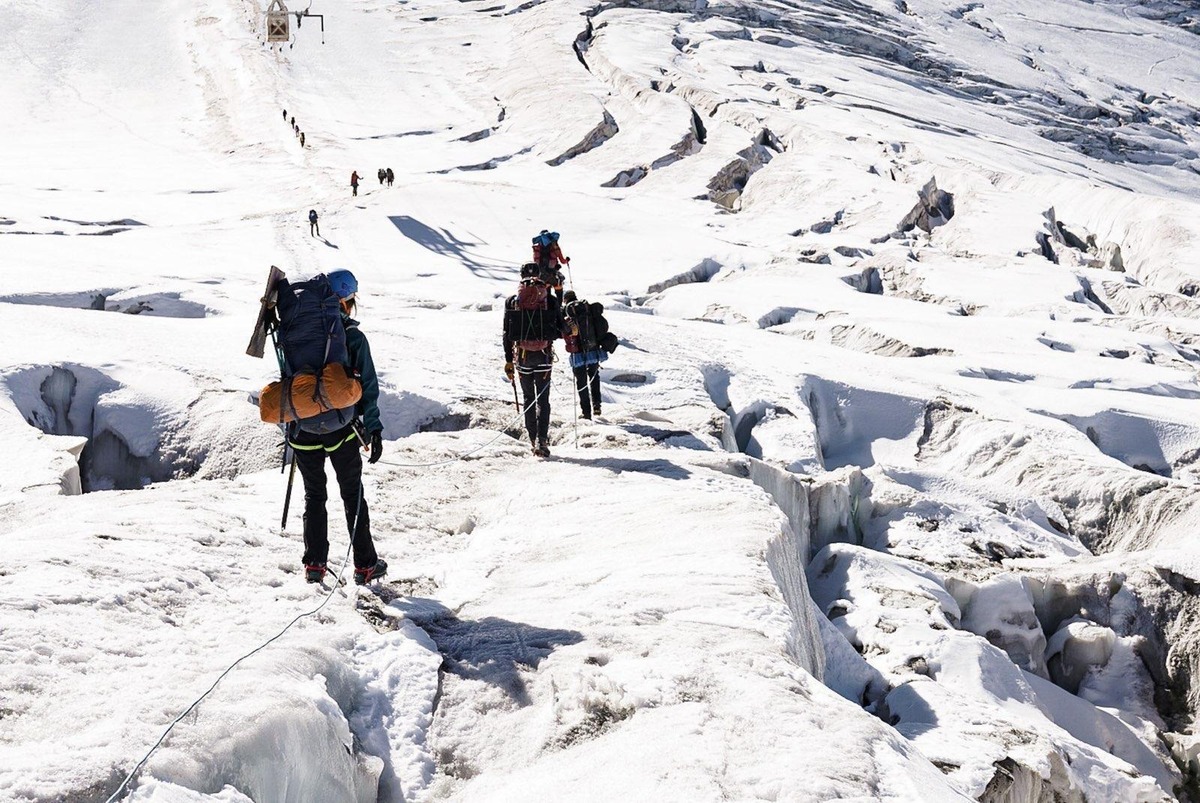 La Justicia frena el tercer tramo del teleférico de La Grave por el riesgo para el quebrantahuesos